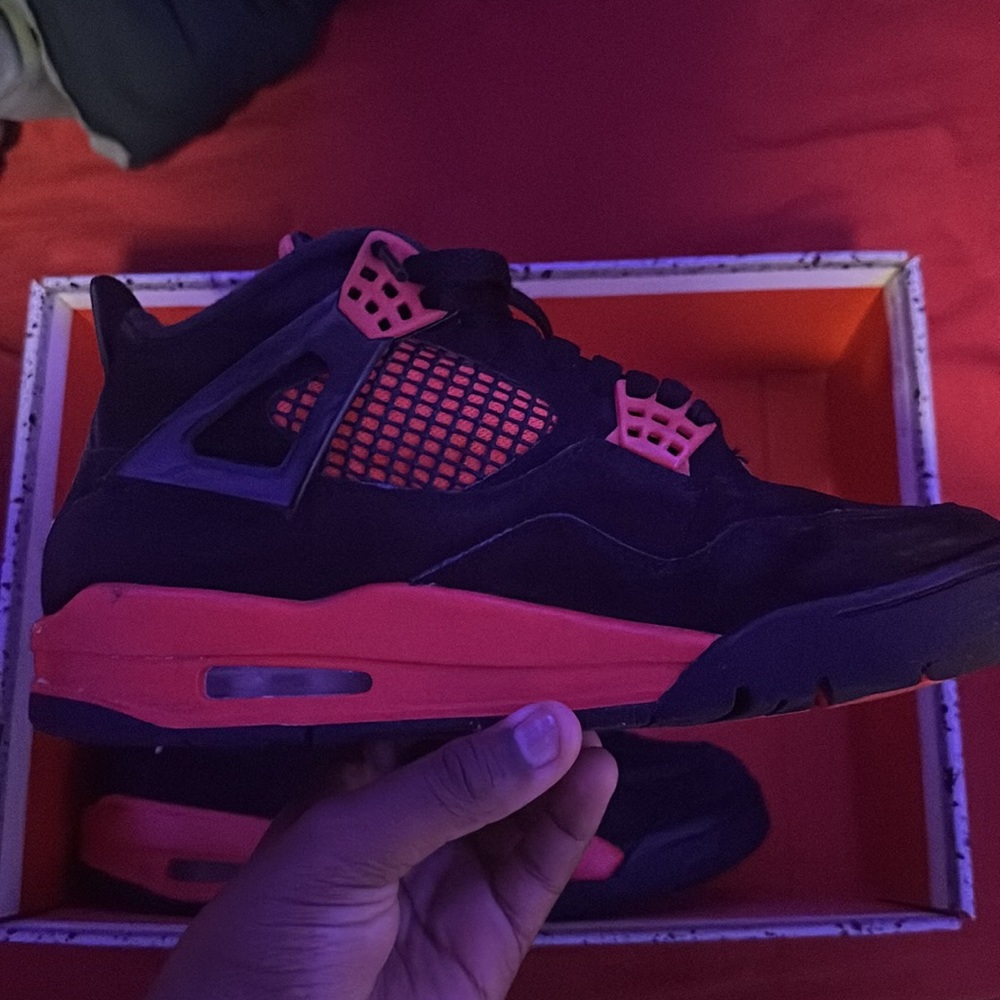 Jordan 4 red thunder broken wing